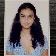 Profesor de idiomas, inglés y francés, manejó todas las asignaturas de educación primaria, en ESO, matemáticas, lengua... Con experiencia en niños pequeños